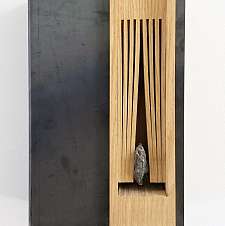 'Gordijnspie' (2009)
Staal, essenhoput, steen
32 x 21,5 x 9 cm